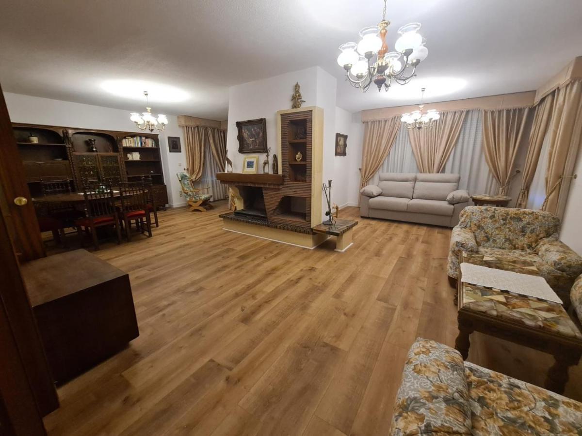 Villa De La Acacia Gojar Exteriör bild